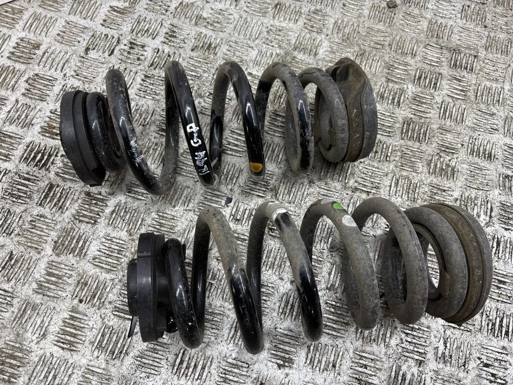 Rear coil spring 9845275780