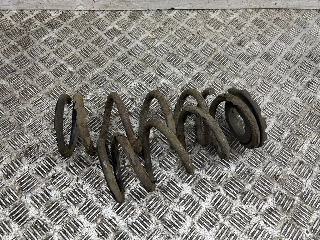 Tagumine keerdvedru