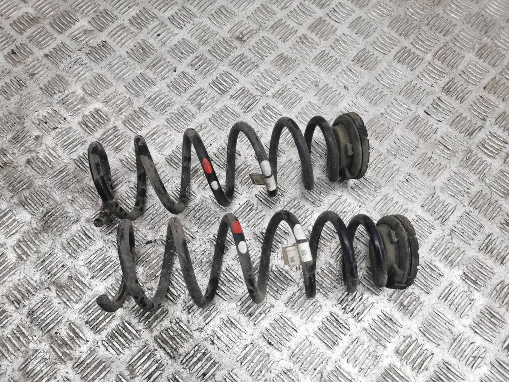 Rear coil spring 55330N7CC0