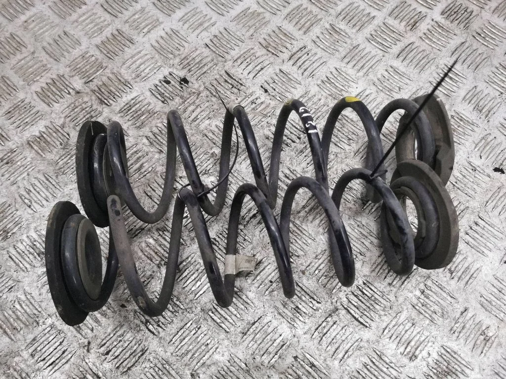 Rear coil spring 55335Q0BA0