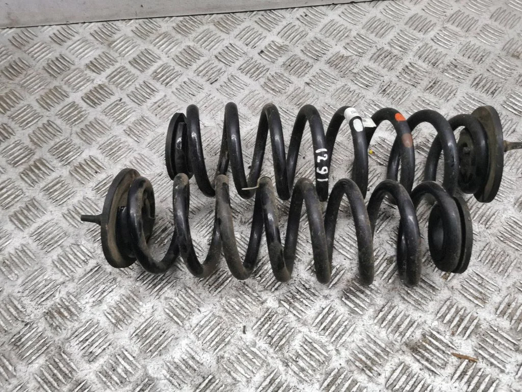 Rear coil spring 55330HFEA0
