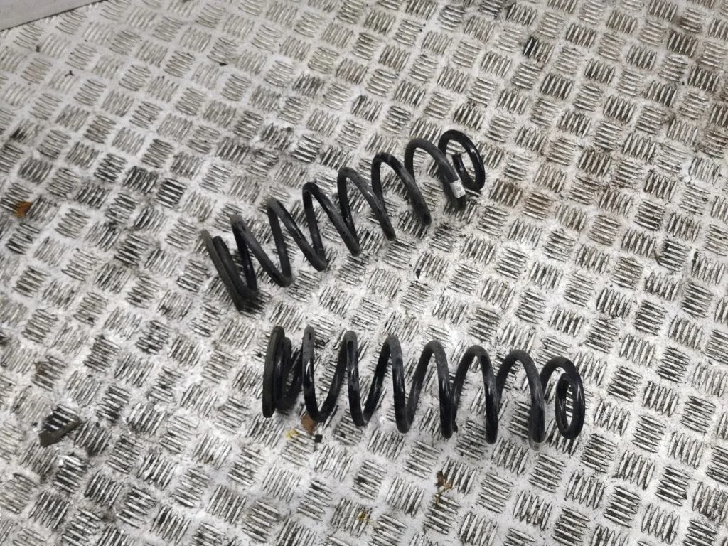 Rear coil spring 5QF511115