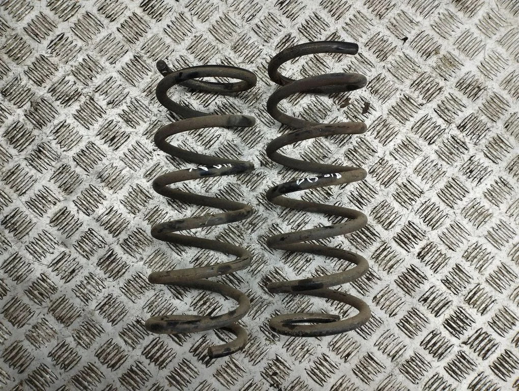 Tagumine keerdvedru