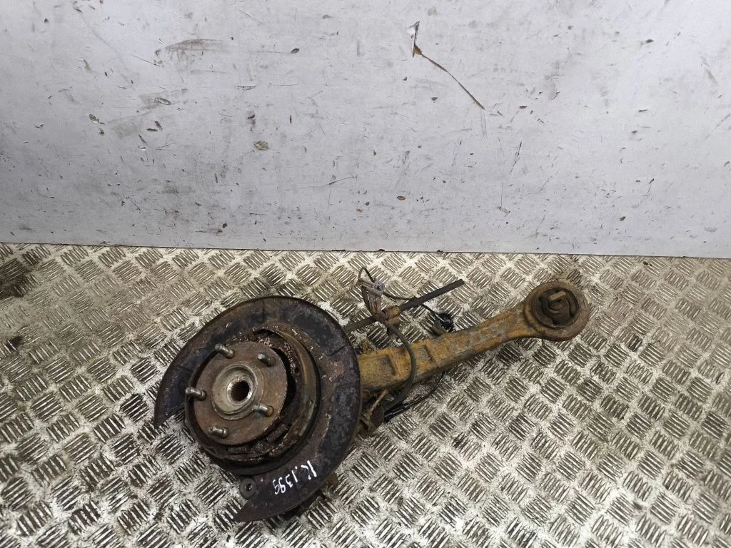 Rear wheel hub – left