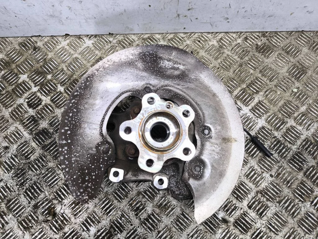 Rear wheel hub 6899306