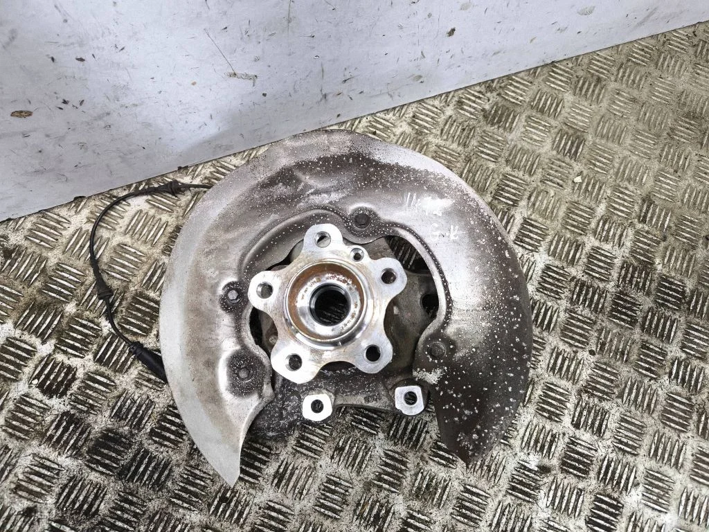 Rear wheel hub 6899305