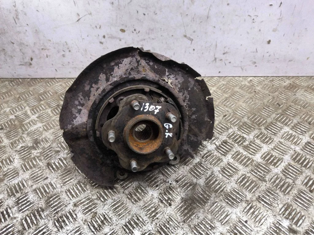 Rear wheel hub – left
