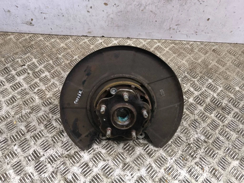 Rear wheel hub – left