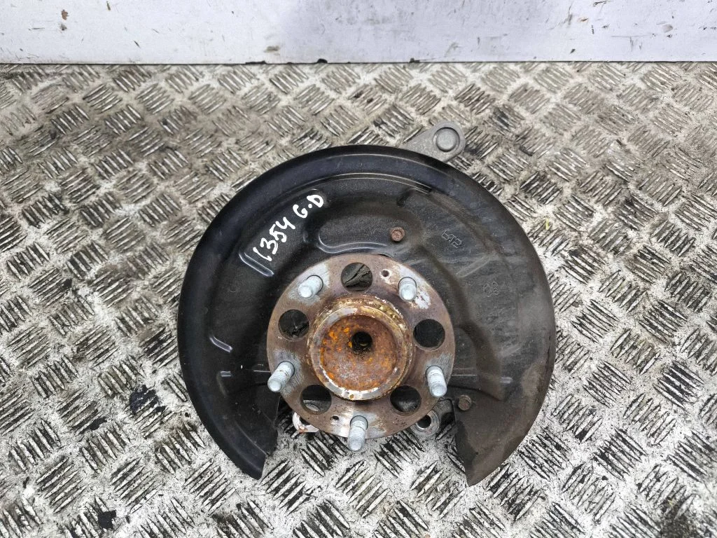 Rear wheel hub V30R