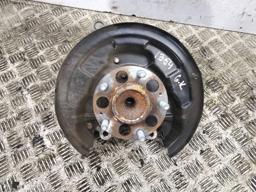 Rear wheel hub V30L