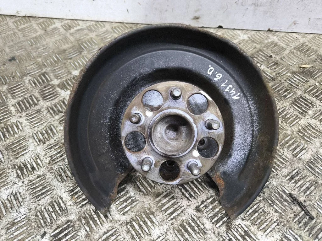 Tagumine rumm – Toyota Prius (XW30) (2009-2015)