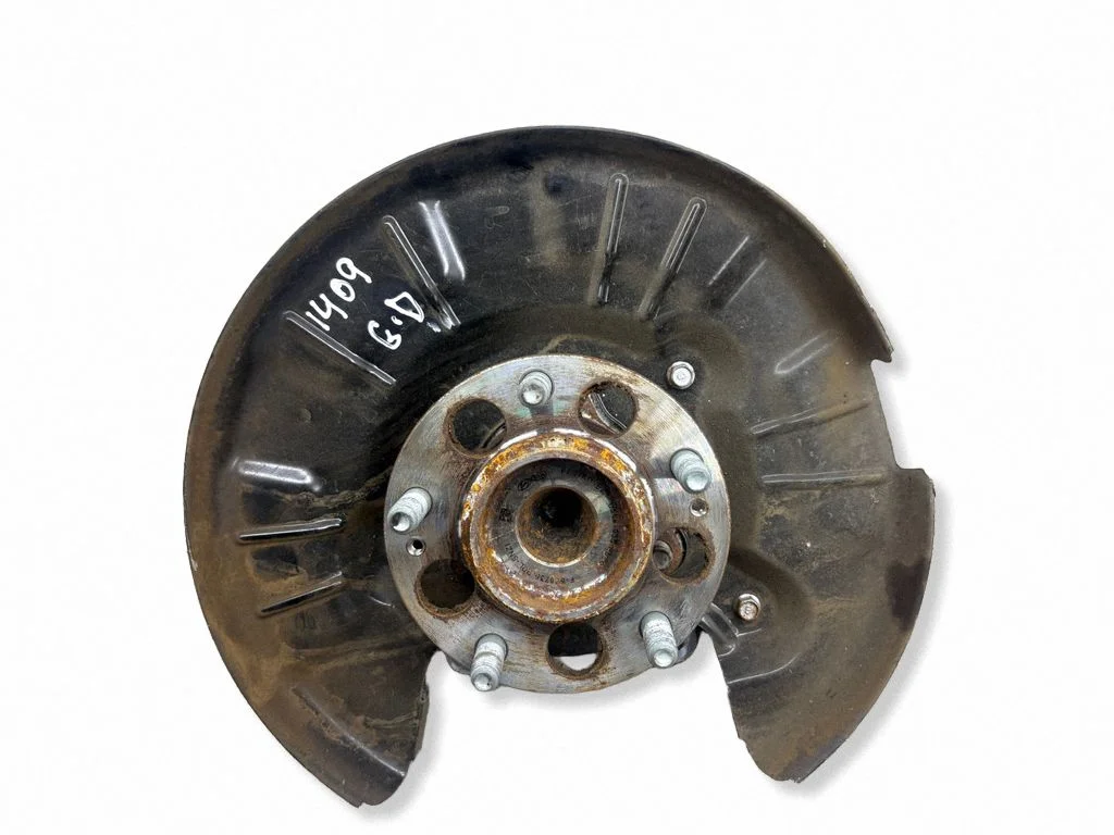 Rear wheel hub – right
