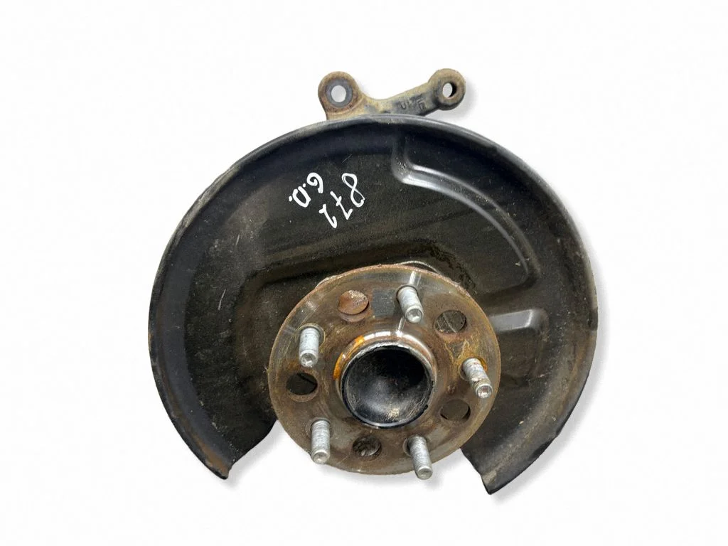 Rear wheel hub – right
