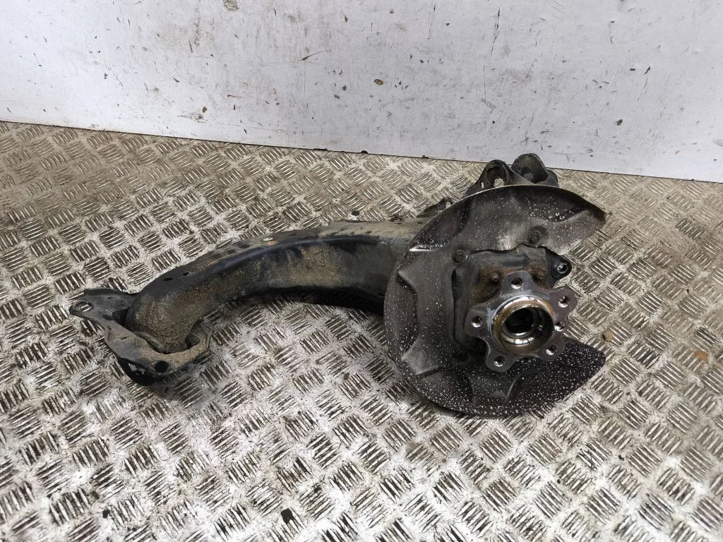 Rear wheel hub J1623
