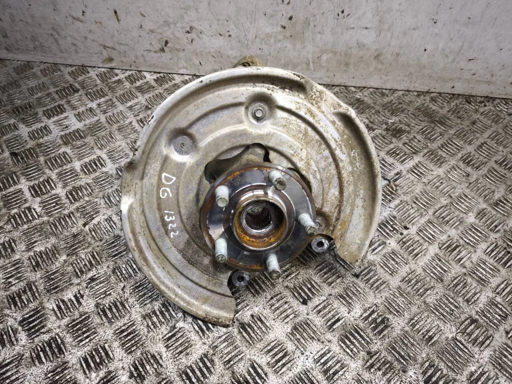 Rear wheel hub – right