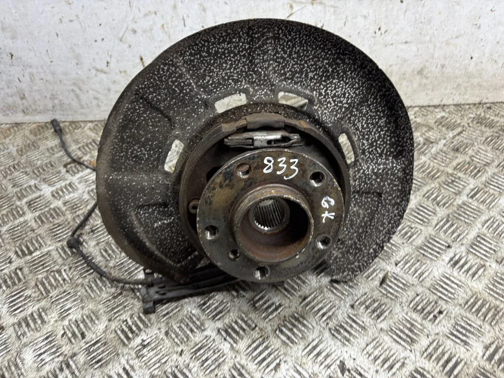 Rear wheel hub – left