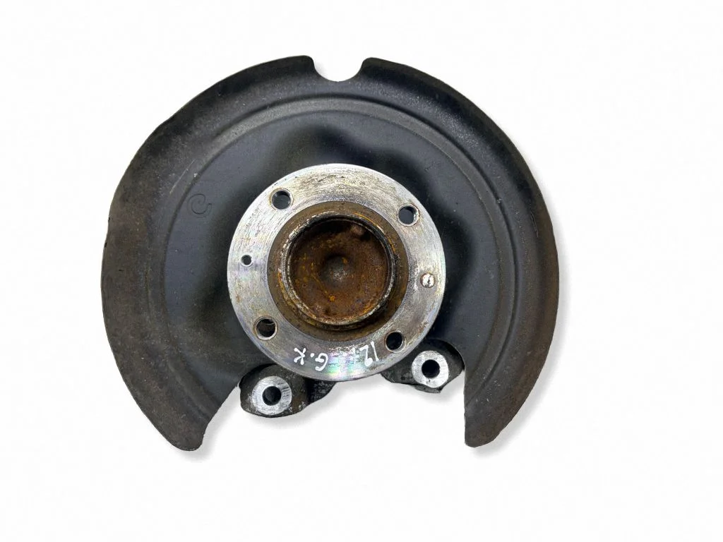 Rear wheel hub – left