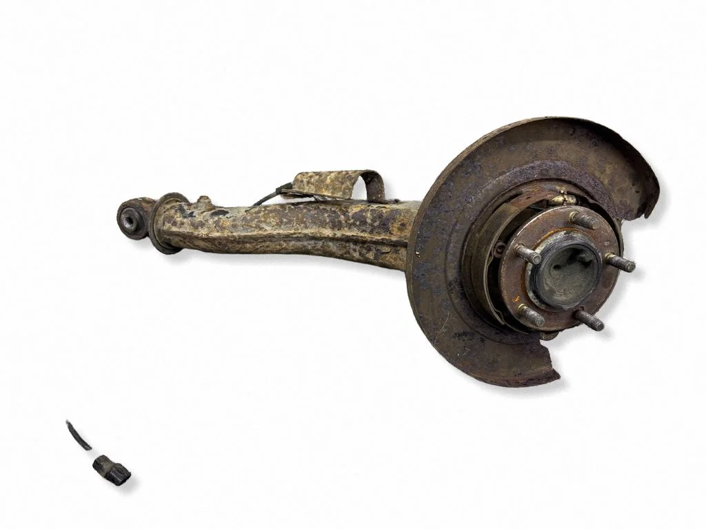 Rear wheel hub – right