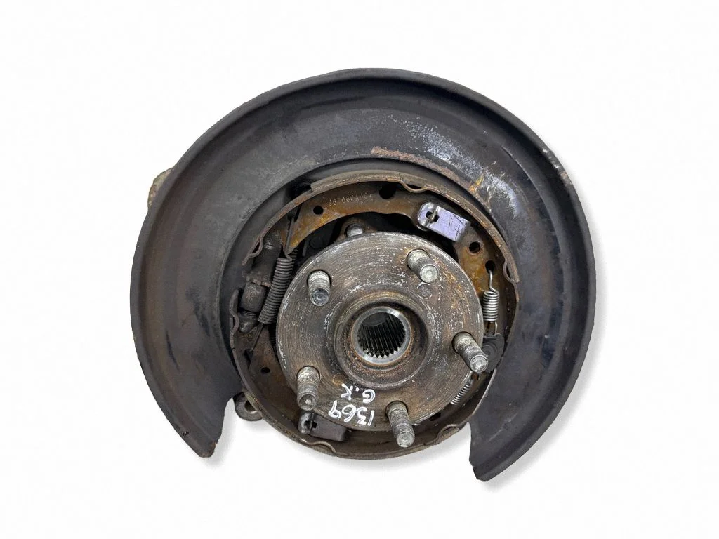Rear wheel hub – left