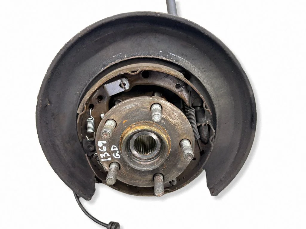 Rear wheel hub – right