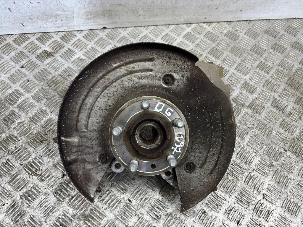 Rear wheel hub – right