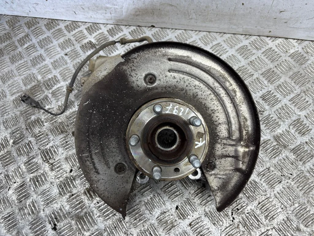 Rear wheel hub
