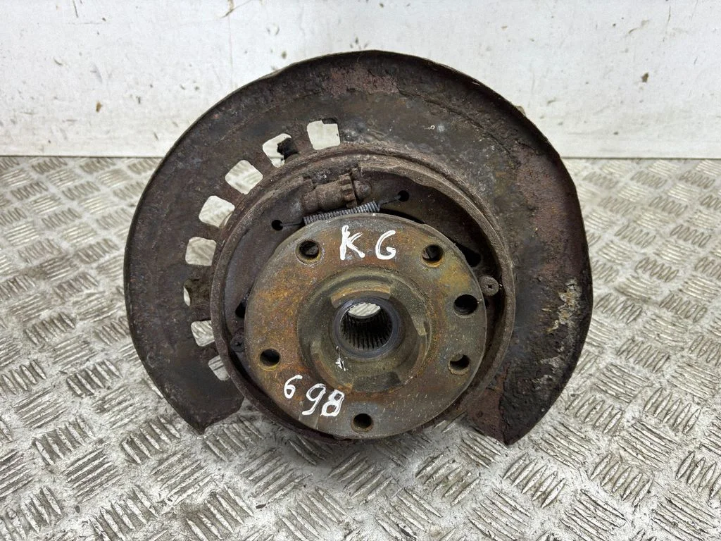 Rear wheel hub – left
