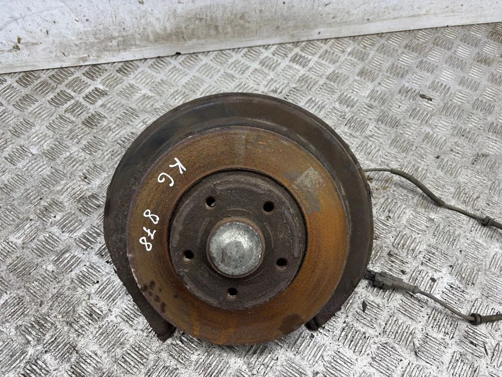 Rear wheel hub – left
