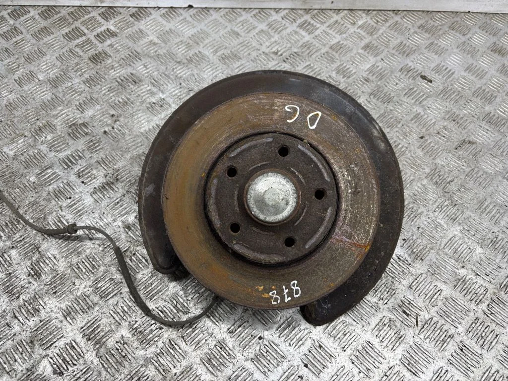 Rear wheel hub – right