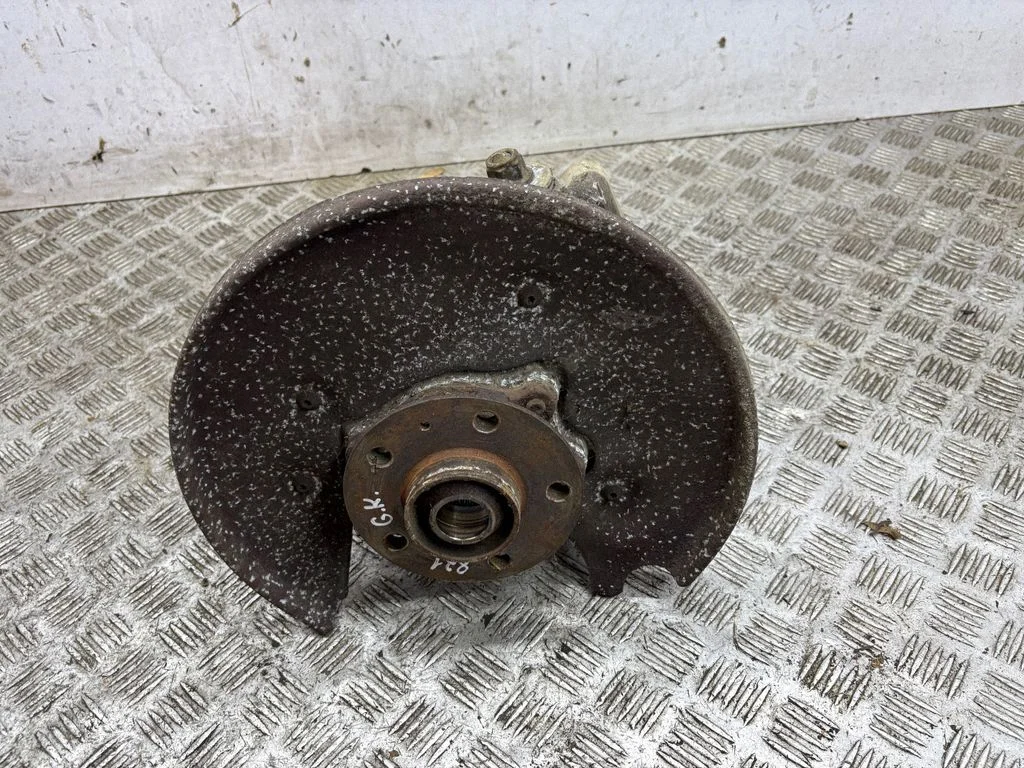 Rear wheel hub – left