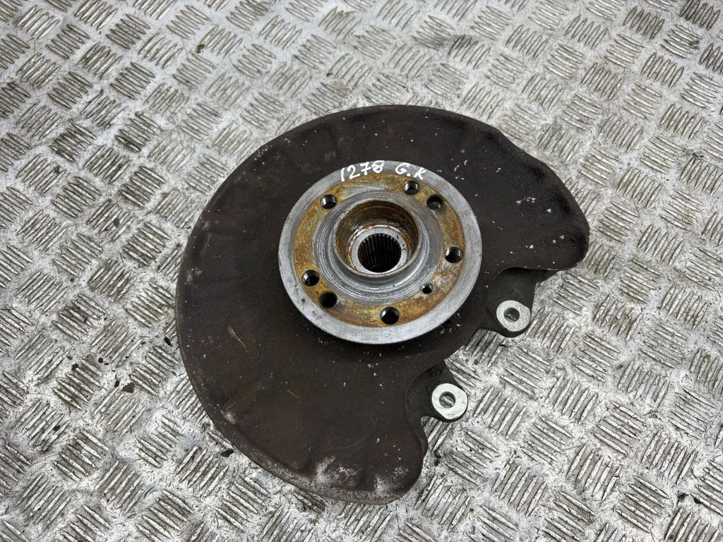 Rear wheel hub – left