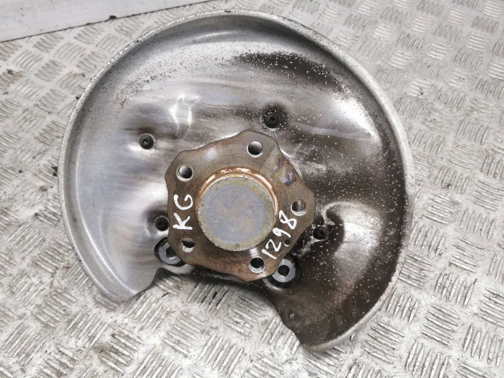 Tagumine rumm 4K0505431F