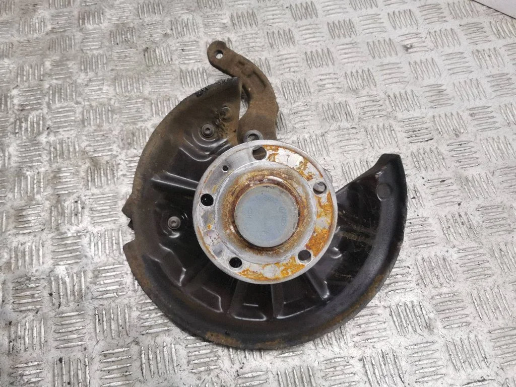 Rear wheel hub – left