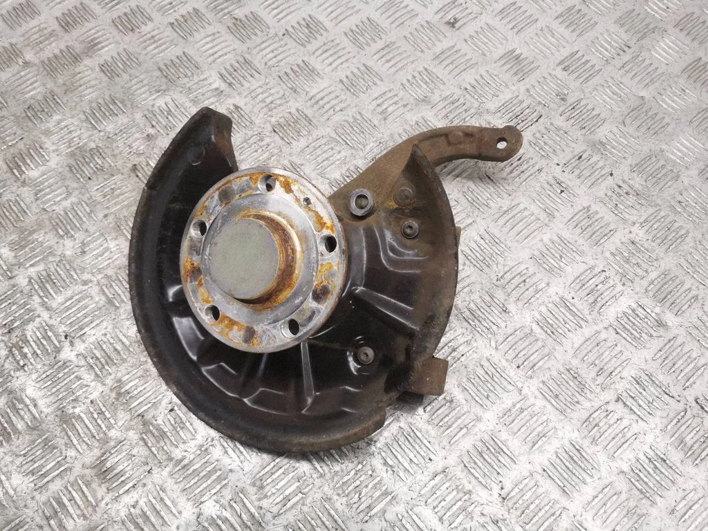 Rear wheel hub – right