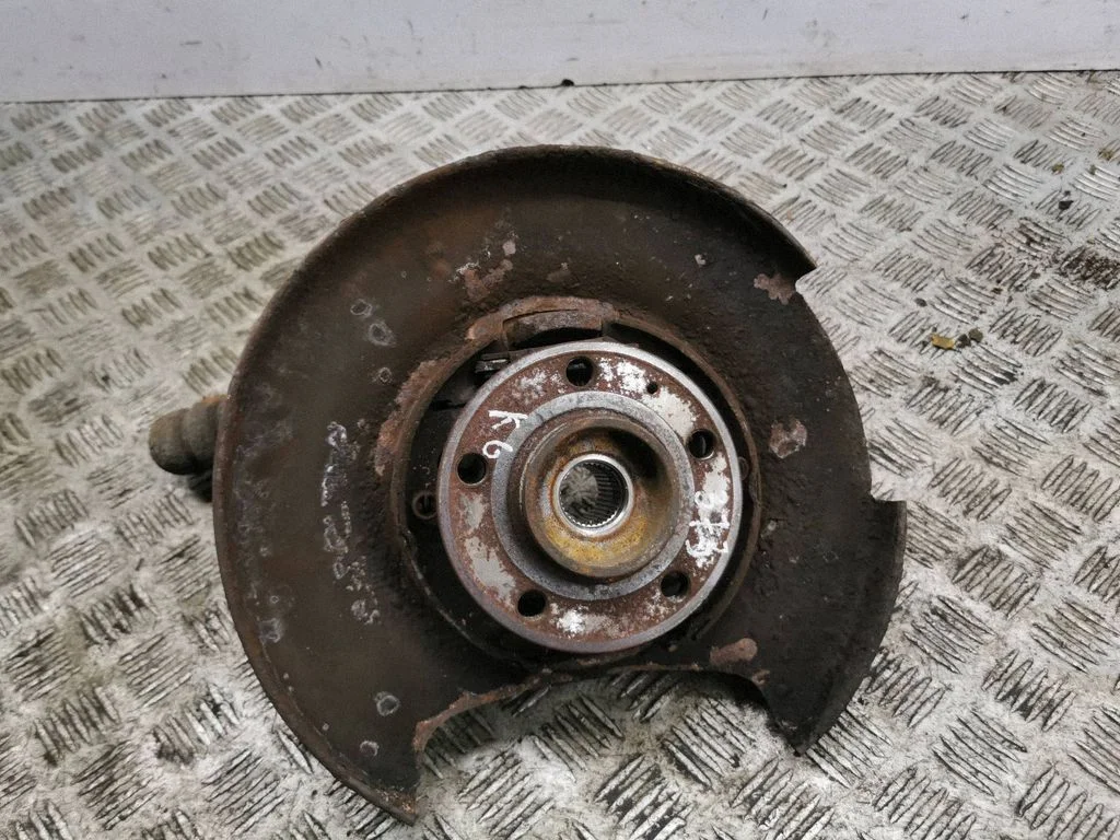 Rear wheel hub – left