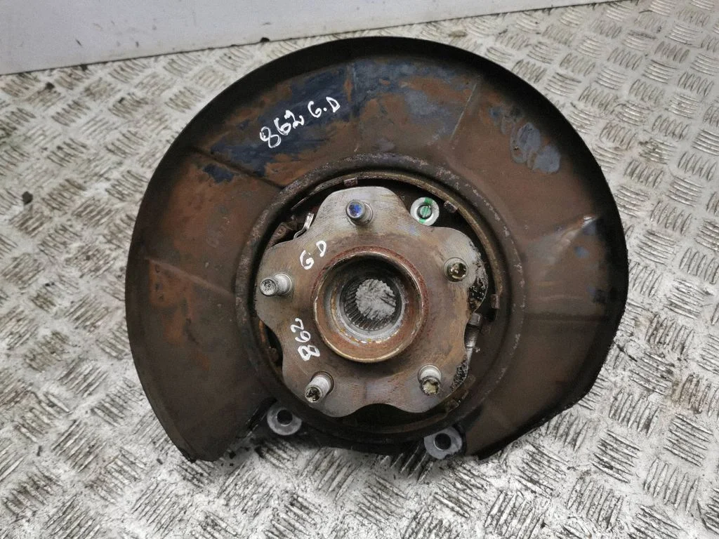 Rear wheel hub – right