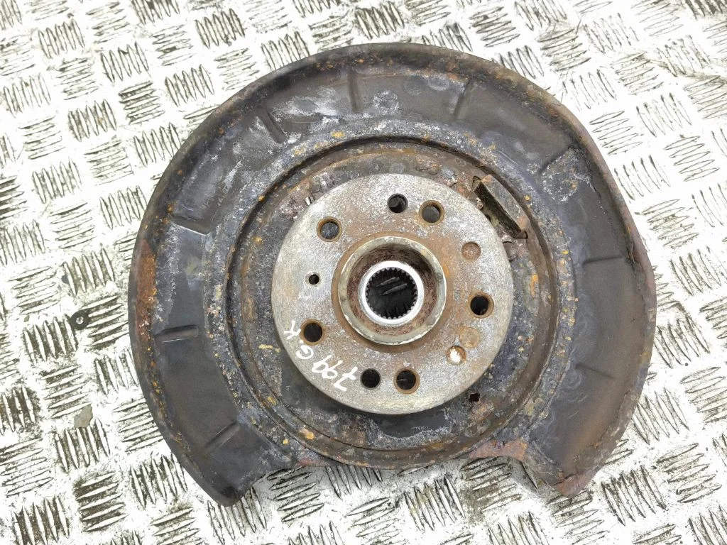Rear wheel hub – left