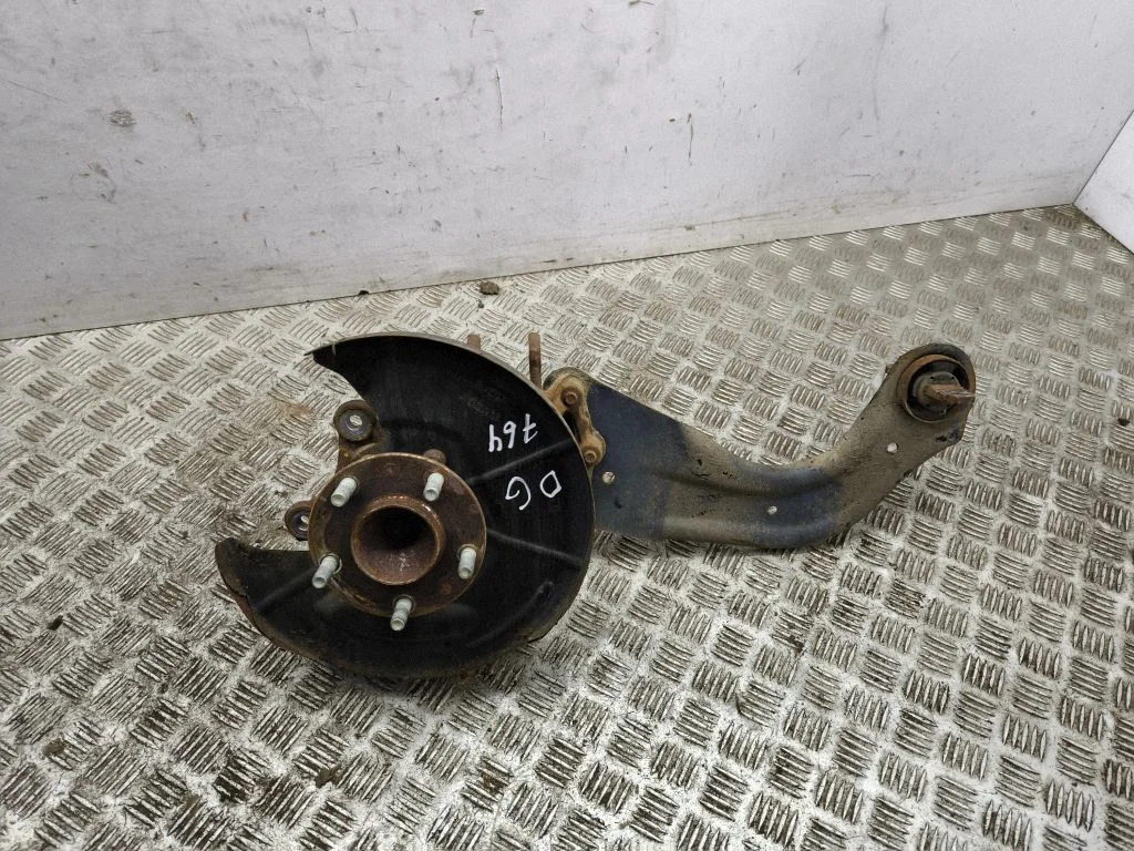 Rear wheel hub – right