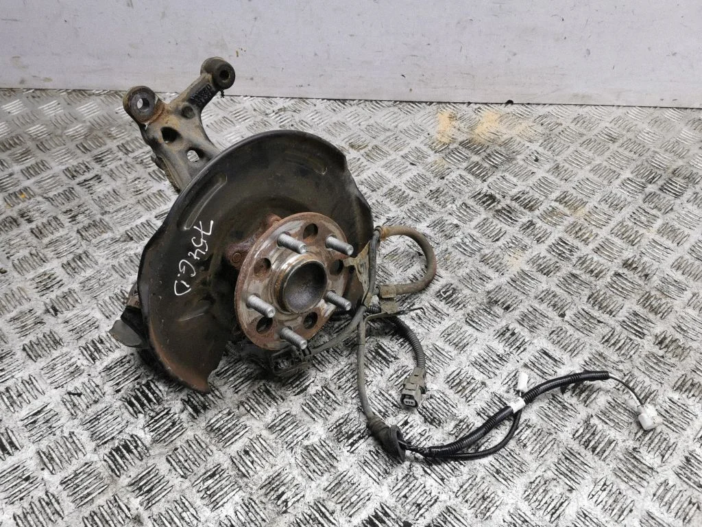 Rear wheel hub – right