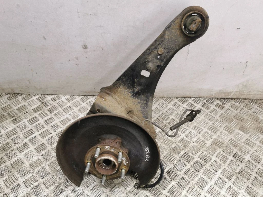 Rear wheel hub – left