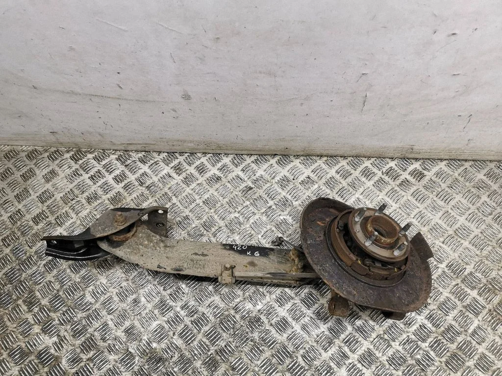 Rear wheel hub – left