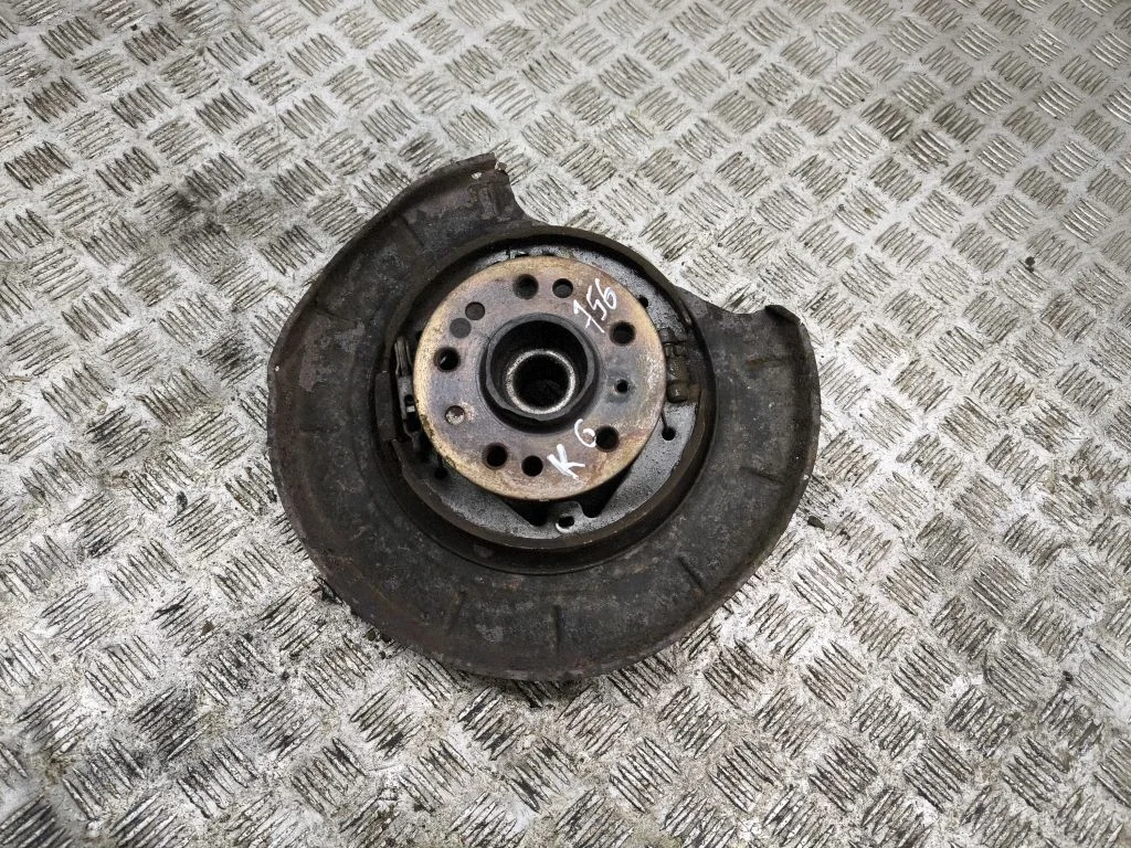 Rear wheel hub – left