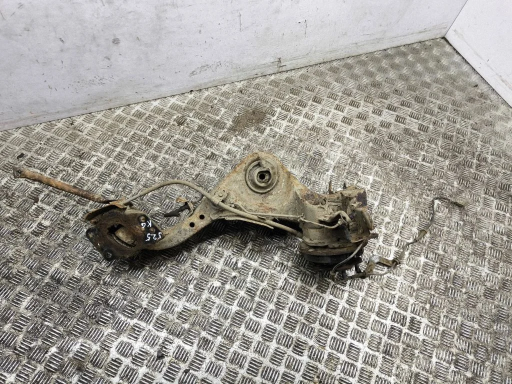 Rear wheel hub – left