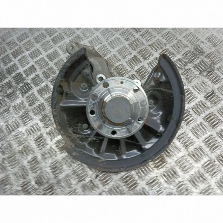 Rear wheel hub – left