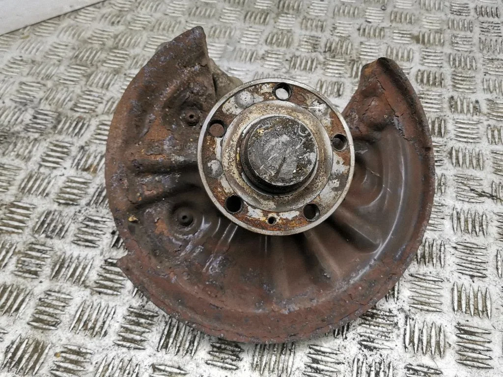Rear wheel hub – left