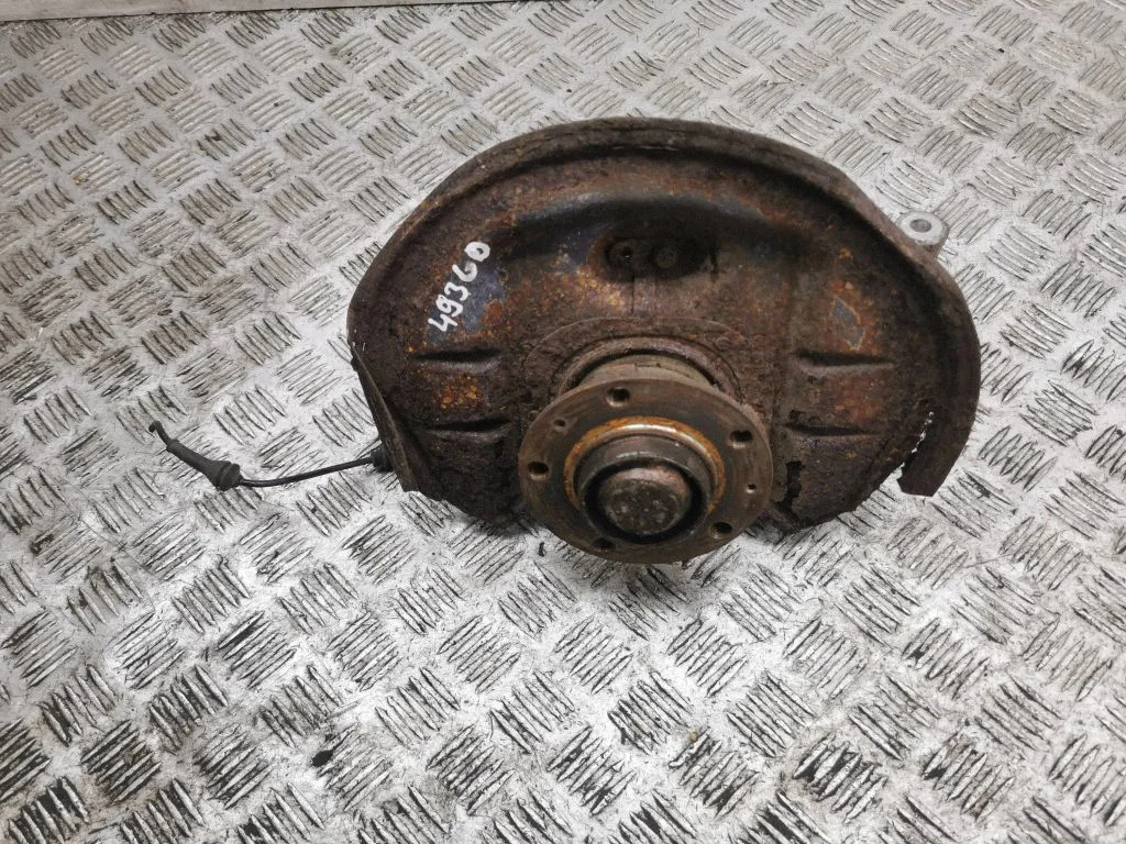 Rear wheel hub – right
