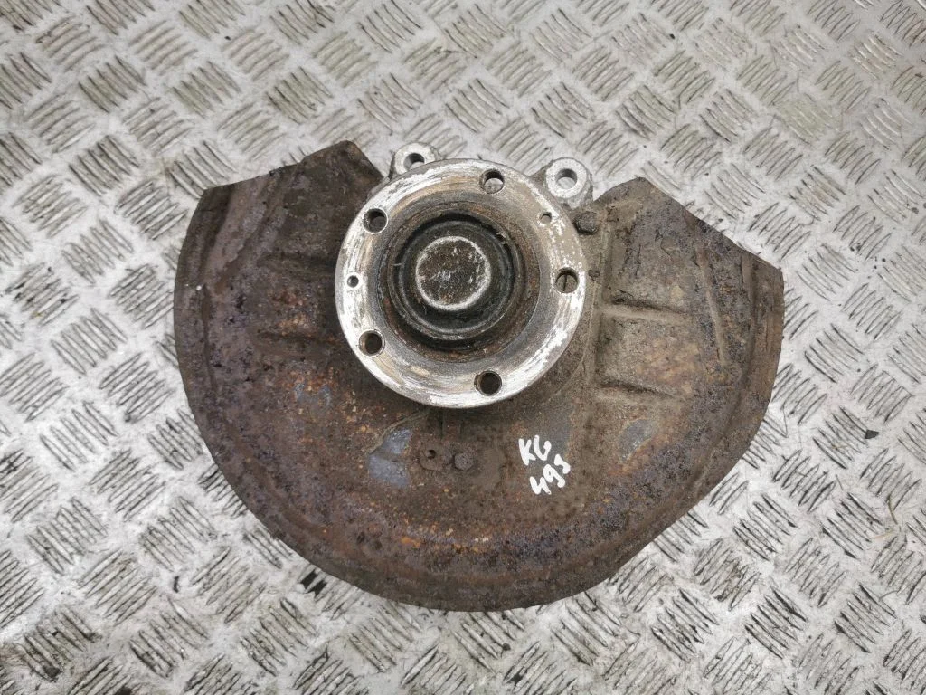 Rear wheel hub – left
