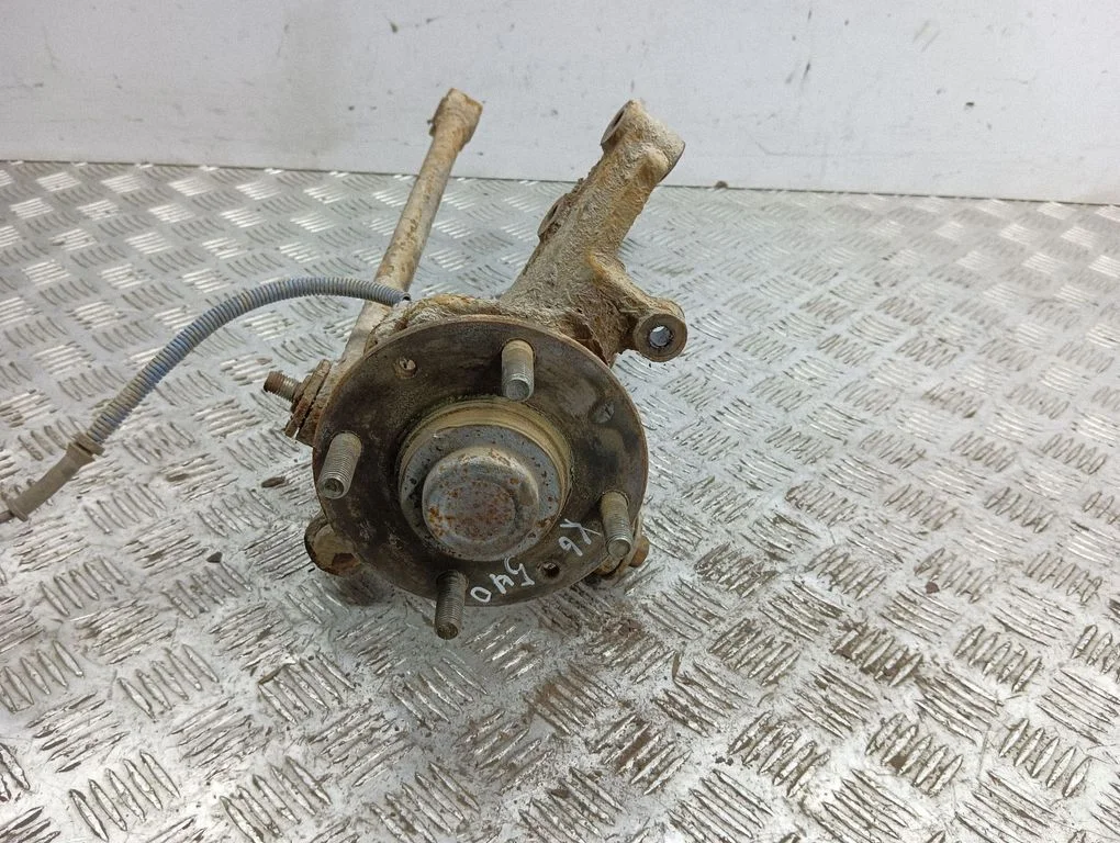Rear wheel hub – rear left