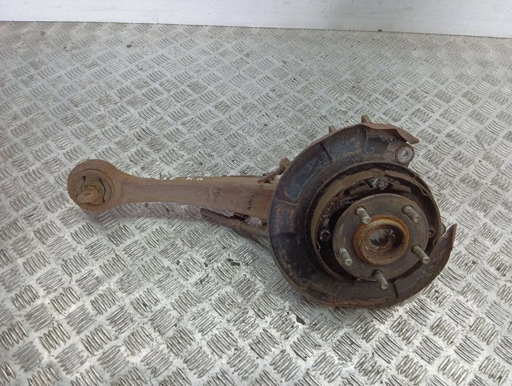 Rear wheel hub – left
