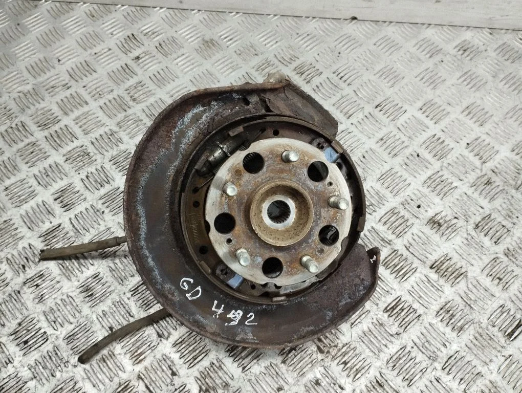 Rear wheel hub – rear right